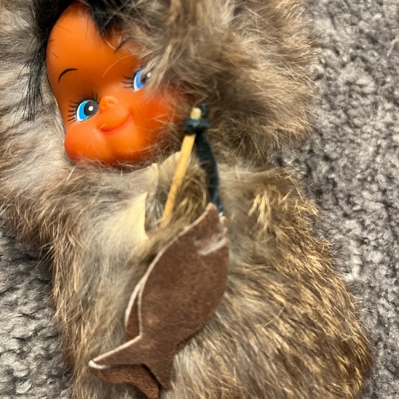 Vintage rubber Inuit figure - Picture 5 of 6